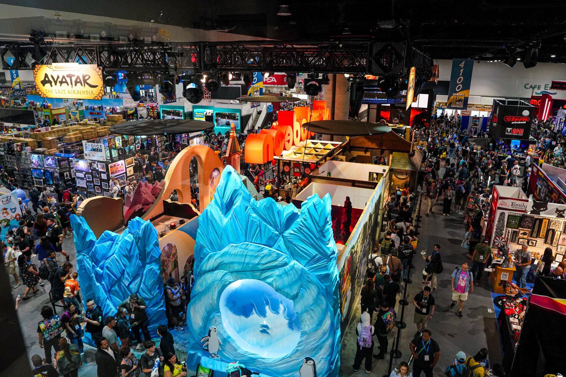 Colorful Nickelodeon exhibition booth display